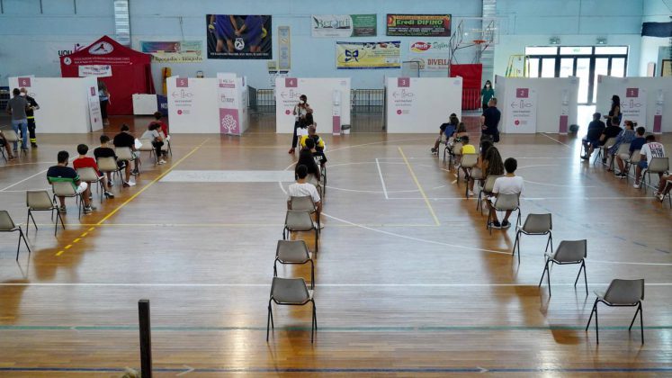 Al via in Puglia la vaccinazione scuola per scuola: migliaia gli studenti che stanno dando la loro adesione - Corriere Salentino