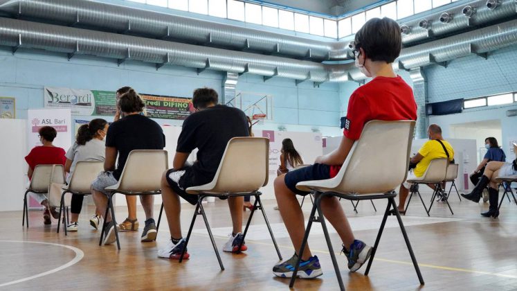 Al via in Puglia la vaccinazione scuola per scuola: migliaia gli studenti che stanno dando la loro adesione - Corriere Salentino