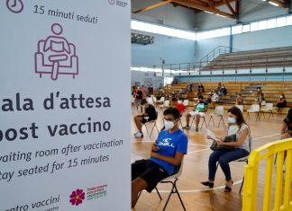 Covid, lo studio europeo sui miliardi intascati dalle case farmaceutiche per i vaccini, che avevano già ricevuto i fondi pubblici per la ricerca: extraprofitti ingiustificati