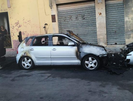 Notte di fuoco nel basso Salento: incendio danneggia due auto, bar e abitazione. Si indaga sulle cause - Corriere Salentino