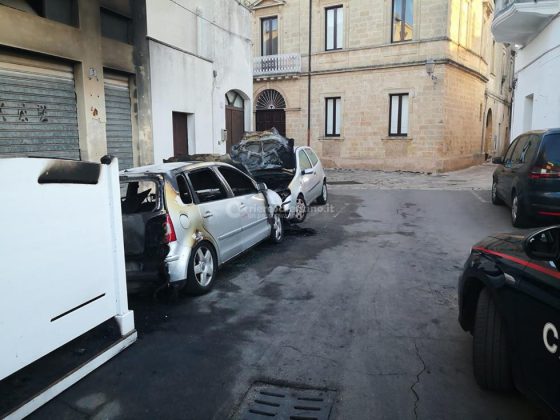 Notte di fuoco nel basso Salento: incendio danneggia due auto, bar e abitazione. Si indaga sulle cause - Corriere Salentino