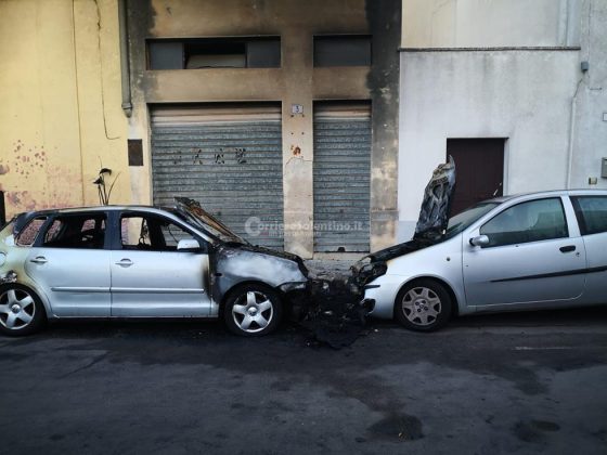 Notte di fuoco nel basso Salento: incendio danneggia due auto, bar e abitazione. Si indaga sulle cause - Corriere Salentino