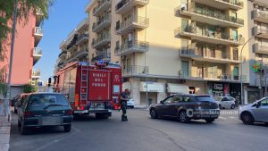 Alle fiamme un gruppo di continuità, il fumo invade la banca: evacuati i dipendenti - Corriere Salentino