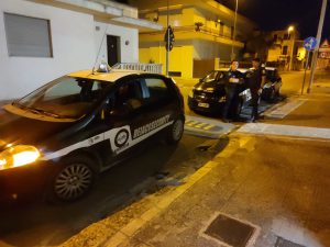 Si intrufolano nello studio notarile ma scatta l'allarme: ladri in fuga su auto con targa straniera - Corriere Salentino