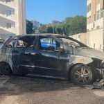 Notte "rovente" nella zona 167, incendio distrugge la Mercedes di un parente di "Gianni Coda" - Corriere Salentino