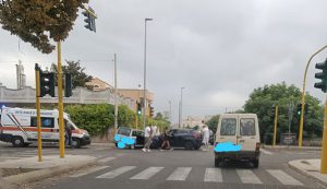 Incidente in paese, impatto all'incrocio tra auto e microcar: ferito minorenne - Corriere Salentino