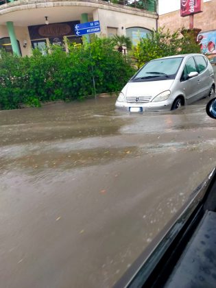Gli acquazzoni di settembre mandano in tilt le strade. Parata: “Racale affonda” - Corriere Salentino