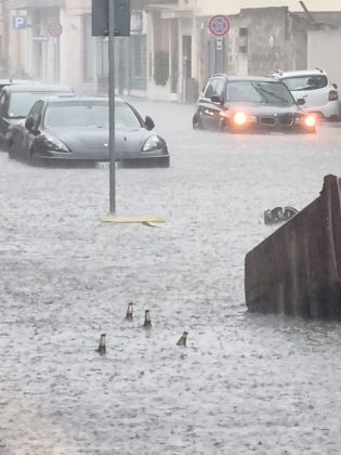 Violenta ondata di maltempo si abbatte sul Salento. Nardò la più colpita: strade allagate e danni - Corriere Salentino