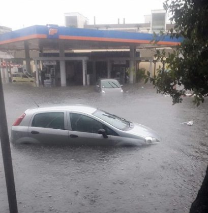 Violenta ondata di maltempo si abbatte sul Salento. Nardò la più colpita: strade allagate e danni - Corriere Salentino
