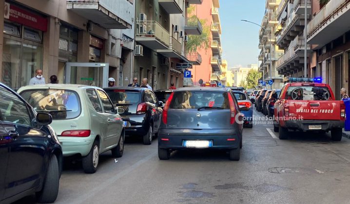 Alle fiamme un gruppo di continuità, il fumo invade la banca: evacuati i dipendenti - Corriere Salentino