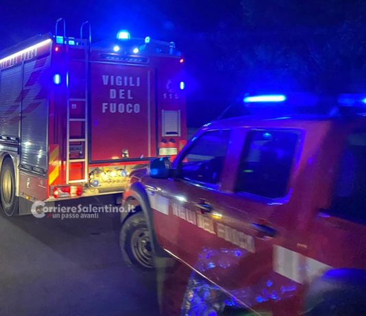 A poche ore di distanza vanno a fuoco due escavatori e un’attività di ristorazione, si indaga