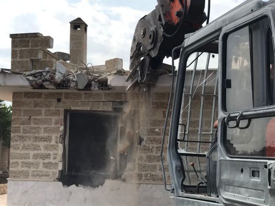 Villa abusiva mai demolita, all'alba arrivano le ruspe inviate dalla Procura - Corriere Salentino