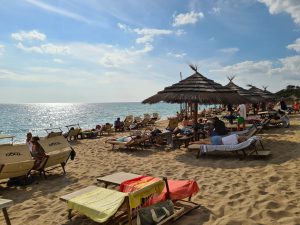 Nel Salento il turista di ottobre in riva al mare si gode l’acqua limpida e la tranquillità, senza il traffico agostano - Corriere Salentino