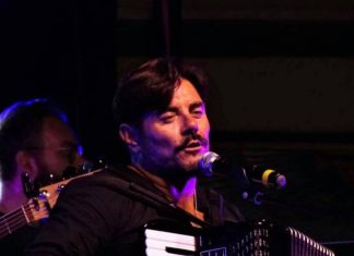 A Frigole il folk live di Enzo Petrachi sulle note del maestro Salvatore Costantini