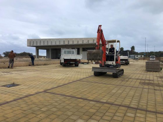 Darsena di San Cataldo: ripresi i lavori a terra, posidonia da conferire in discarica - Corriere Salentino