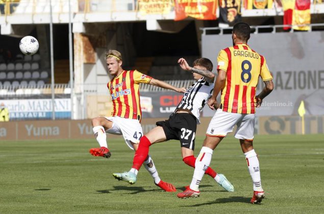Lecce grande per un’ora. A Strefezza risponde Iliev, nel finale Coda sciupa il gol vittoria da due passi - Corriere Salentino