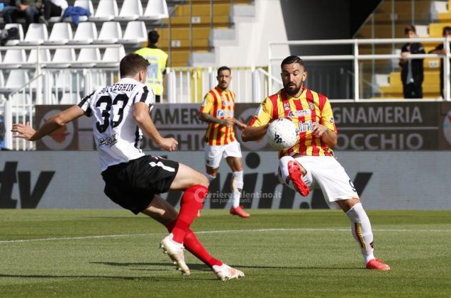 Lecce grande per un’ora. A Strefezza risponde Iliev, nel finale Coda sciupa il gol vittoria da due passi - Corriere Salentino