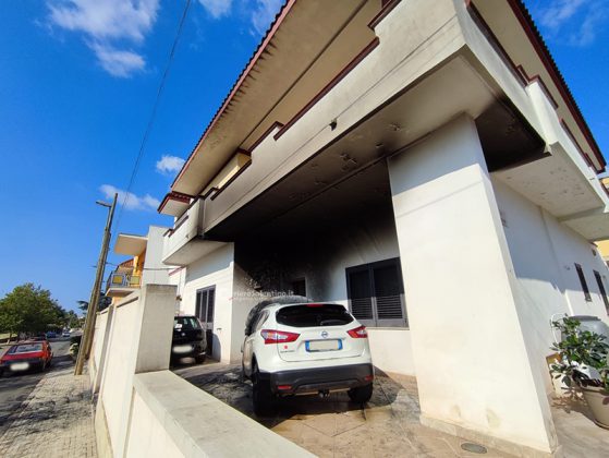 L'ultimo comizio, poi le fiamme: inquietante intimidazione a poche ore dal voto nel basso Salento - Corriere Salentino