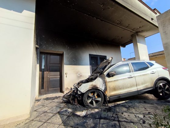 L'ultimo comizio, poi le fiamme: inquietante intimidazione a poche ore dal voto nel basso Salento - Corriere Salentino