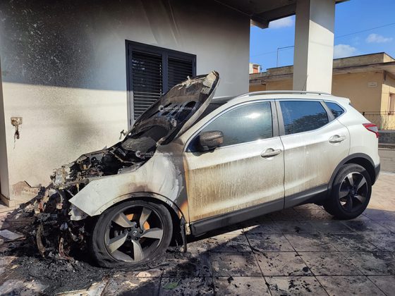 L'ultimo comizio, poi le fiamme: inquietante intimidazione a poche ore dal voto nel basso Salento - Corriere Salentino