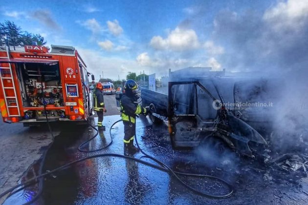 Una scintilla scatena le fiamme: distrutto un furgone, operaio respira i fumi e finisce in ospedale - Corriere Salentino