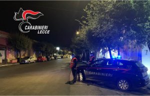 Sorpreso con sette involucri di hashish, l'altro evade dai domiciliari: due arresti - Corriere Salentino