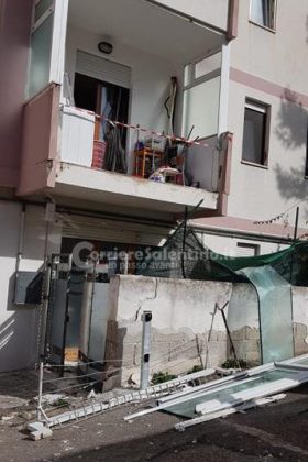 Boato a San Pio, esplosione divelle balcone. Cade da ponteggio, 68enne al Fazzi con “codice rosso” - Corriere Salentino