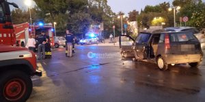 Auto in fiamme nei pressi dell'obelisco, automobilista miracolosamente illeso - Corriere Salentino
