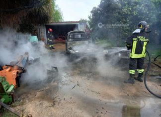 Improvvisa esplosione mentre maneggia liquido infiammabile, paura in un’azienda agricola: un ferito