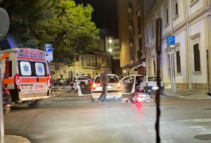 Incidente in città, impatto all'incrocio tra auto e scooter elettrico a noleggio - Corriere Salentino