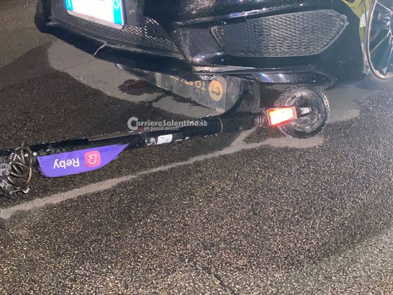 Schianto sul viale, auto travolge monopattino: gravi due 13enni, una è in coma - Corriere Salentino