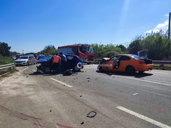 Tragico schianto tra due auto nel basso Salento: lui muore sul colpo, lei in ospedale - Corriere Salentino