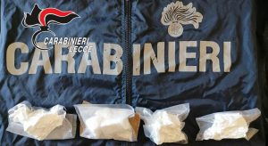 Hahsish e cocaina per lo spaccio custoditi in casa: scattano due arresti - Corriere Salentino