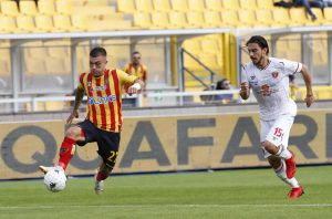 Le pagelle dei giallorossi: Barreca fabbrica cross; i tre tenori offensivi non arrivano alla sufficienza - Corriere Salentino