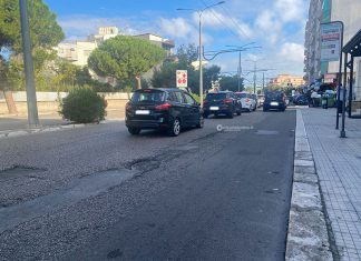 Travolto sul viale mentre si reca a scuola: studente finisce al Fazzi con un trauma cranico