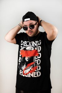 Il rap contaminato e tagliente di Marmo torna a conquistare le classifiche musicali e il web con “Parvenu”. Record di vendite su Amazon in 24 ore - Corriere Salentino