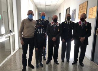 Michele poliziotto per un giorno: “L’esperienza più bella della mia vita”. Per lui anche la torta coi colori della Polizia