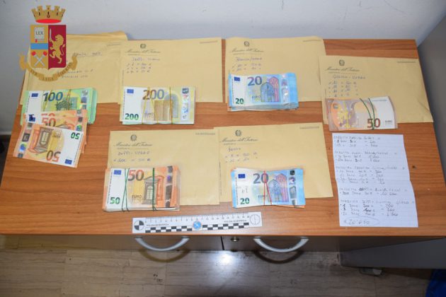 Fiumi di droga e di denaro in una casa "videosorvegliata" in campagna: blitz della polizia, tre arresti - Corriere Salentino