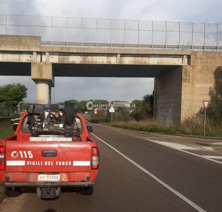 Piovono calcinacci dal ponte, chiusa momentaneamente la provinciale 350: vigili al lavoro per metterlo in sicurezza - Corriere Salentino