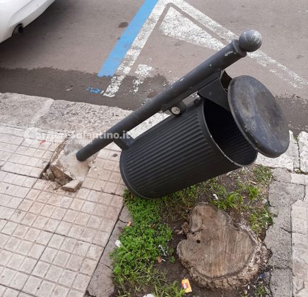 Sfondano la vetrata del bar e rubano i soldi dal registratore di cassa: furto in pieno centro a Lecce - Corriere Salentino