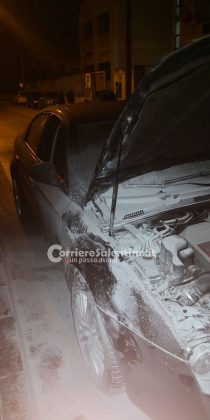 Fiamme fuori dalla scuola superiore: a fuoco l'auto di un corsista 19enne. Si indaga - Corriere Salentino