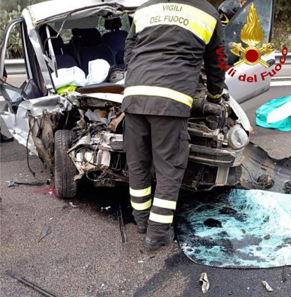Ancora un dramma sulle strade: schianto mortale sulla statale 101, 66enne muore incastrato tra le lamiere - Corriere Salentino