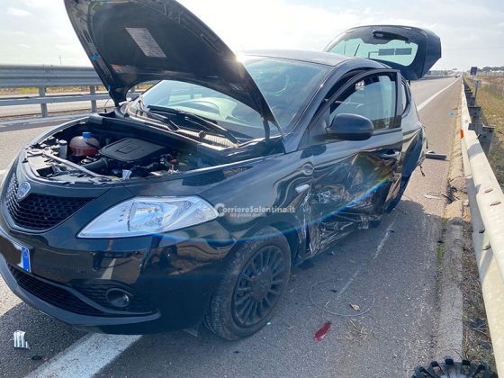Violento impatto tra auto sulla statale, una si schianta contro il guardrail: ferito in codice rosso - Corriere Salentino