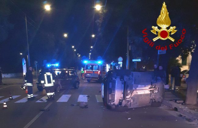 Scontro sul viale, auto si ribalta: un ferito al Fazzi con "codice rosso". Altro incidente in tangenziale - Corriere Salentino