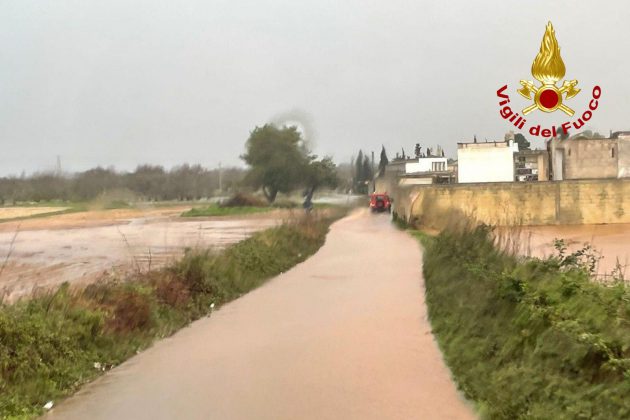 Violento acquazzone nella zona di Otranto: campi e strade allagate, i vigili del fuoco salvano automobilisti e animali - Corriere Salentino