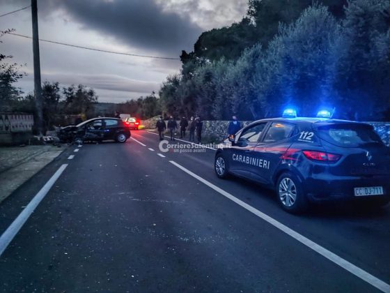 Auto fuori controllo, violento impatto contro un muro di cinta: muore una donna, grave il marito - Corriere Salentino