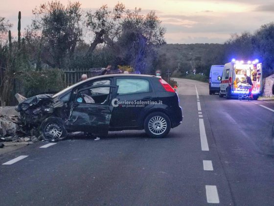 Auto fuori controllo, violento impatto contro un muro di cinta: muore una donna, grave il marito - Corriere Salentino