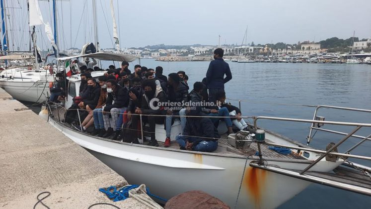 Altri tre sbarchi in giornata: oltre 90 migranti approdano in Salento - Corriere Salentino