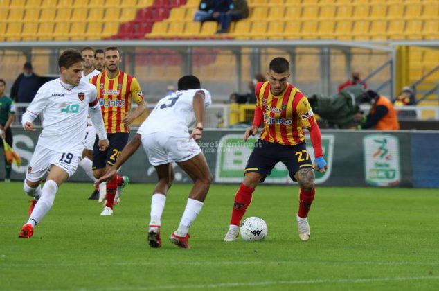 Il Lecce si esalta nonostante il virus e torna a vincere dopo tre pari: 3 a 1 al Cosenza - Corriere Salentino