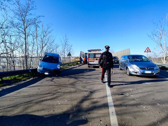Tre auto si schiantano sulla statale 274, una termina sul guardrail: quattro feriti in ospedale - Corriere Salentino
